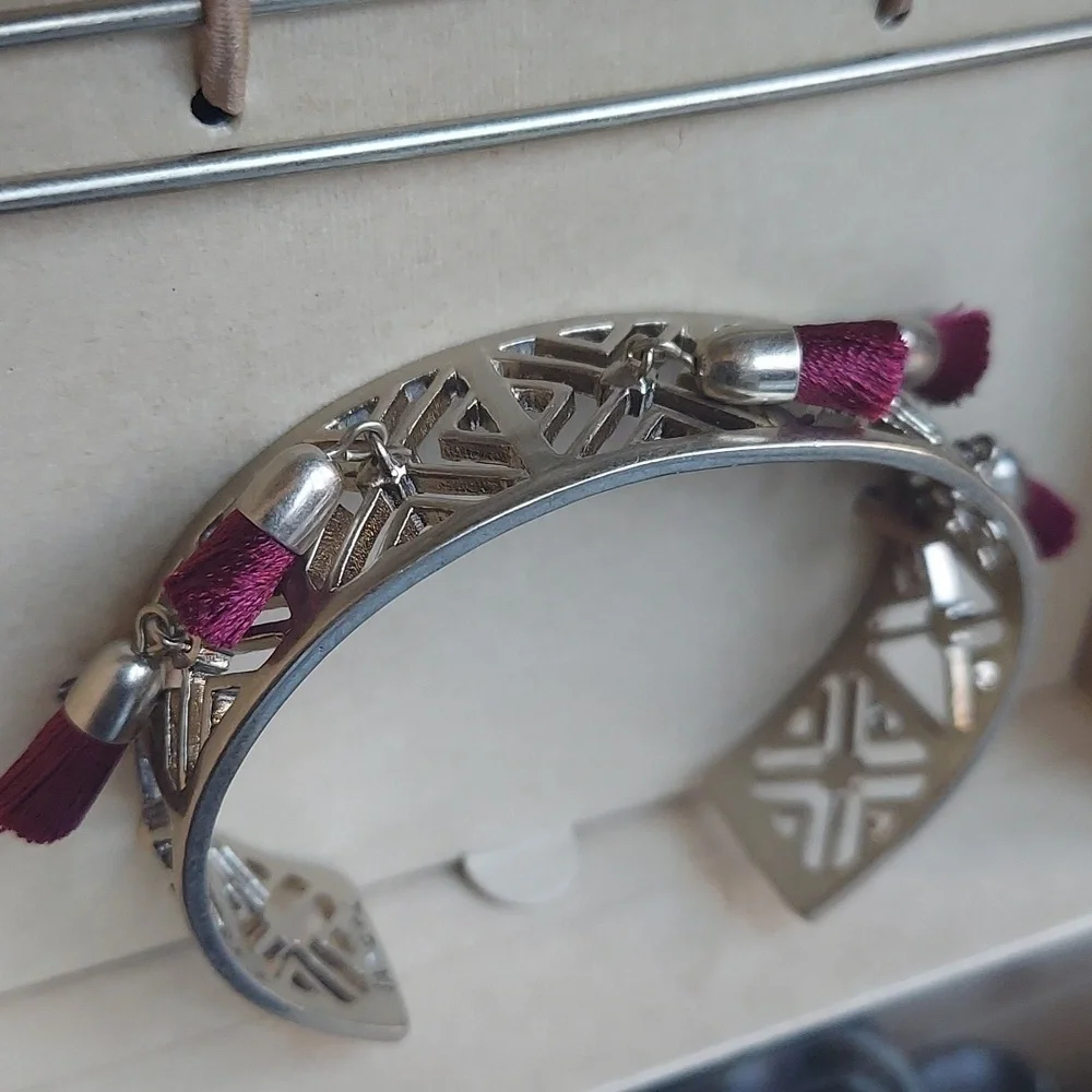 Jen Atkins x Chloe & Isabel hair cuff -  antique silver with red tassels
